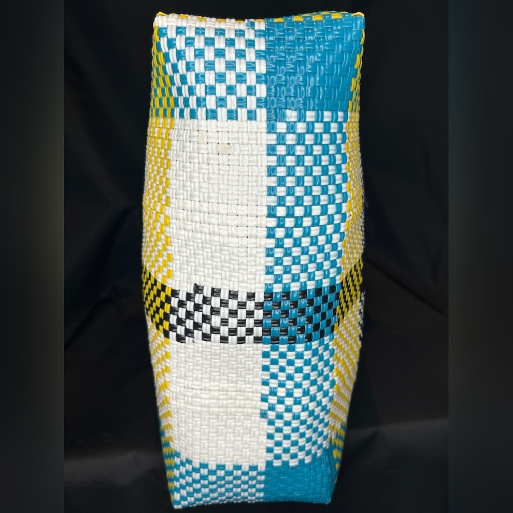 TOTE/PURSE HANDCRAFTED WOVEN PREMIUM RECYCLE PLASTIC - Picture 4 of 4